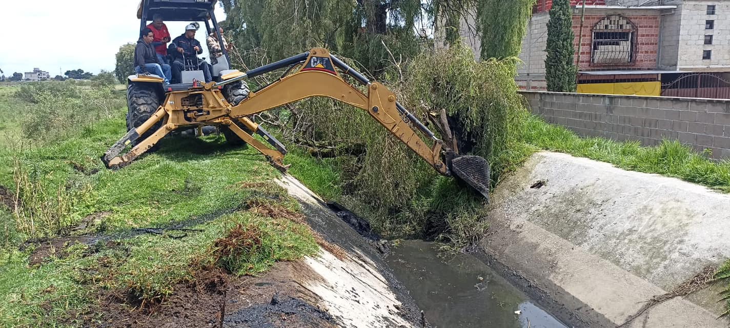 1691159833 324 Estamos trabajando en el canal de agua residual de la