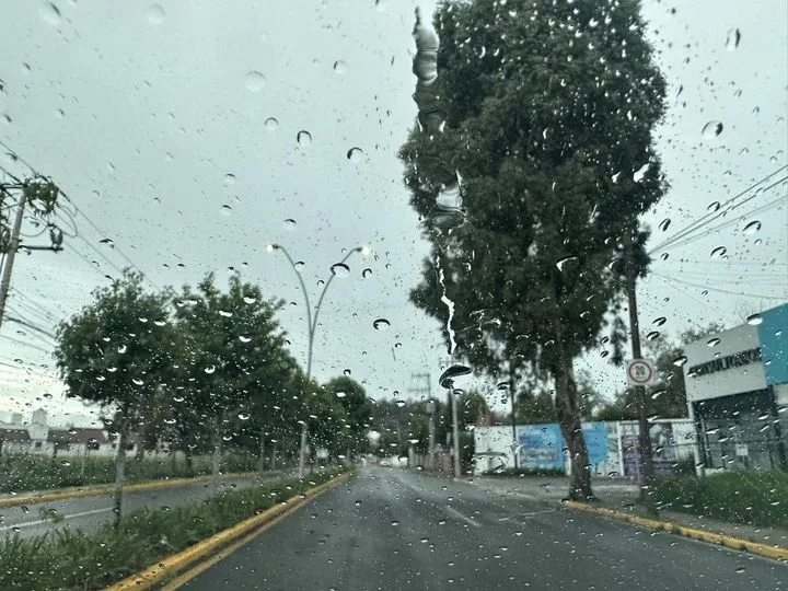 1691159911 Manana de viernes con lluvia en Metepec Enciende las luces jpg