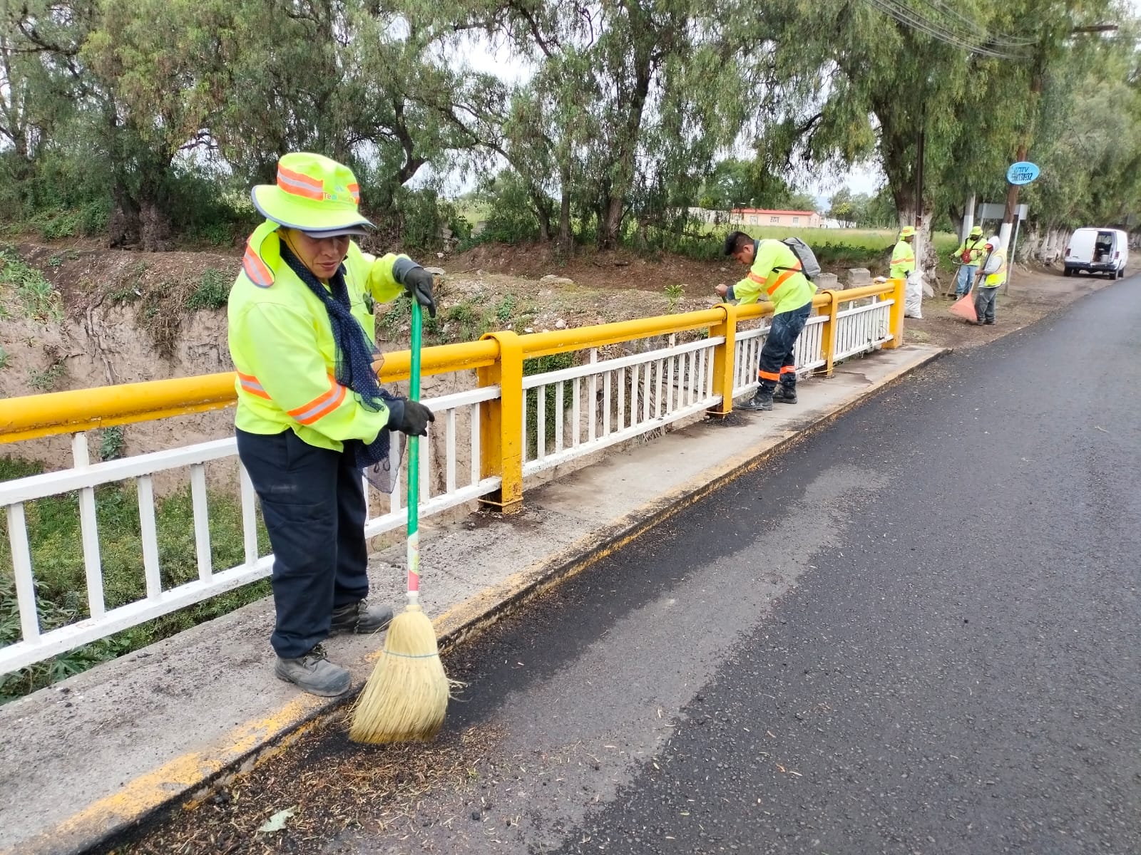 1691173577 34 La Brigada de Servicios Publicos realiza limpieza y mantenimiento de