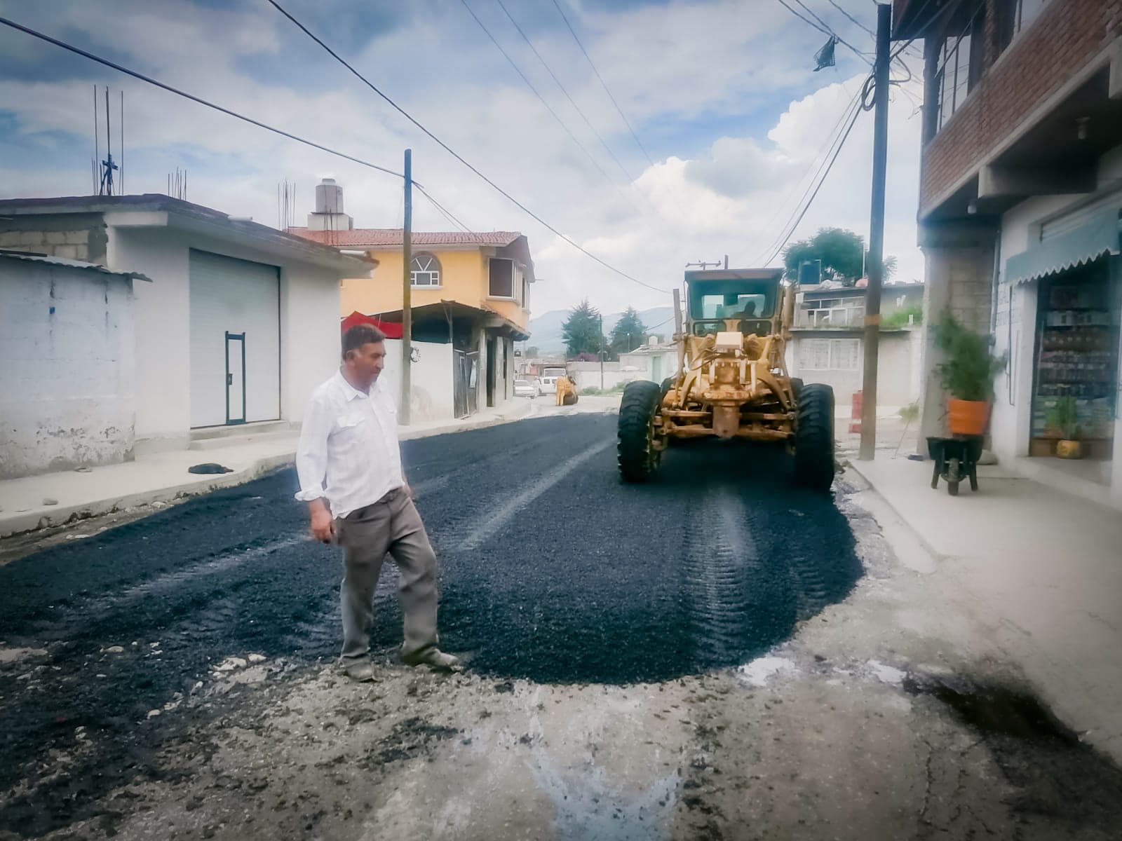 1691187713 774 El Loma Alta Taxhimay estamos trabajando en el bacheo del