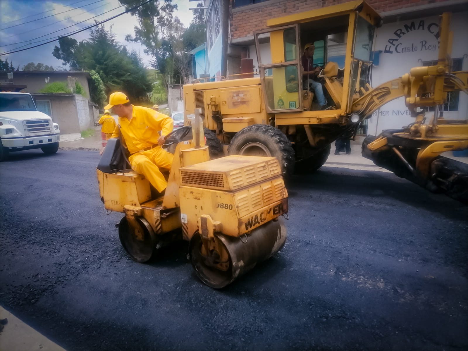 1691187726 291 El Loma Alta Taxhimay estamos trabajando en el bacheo del