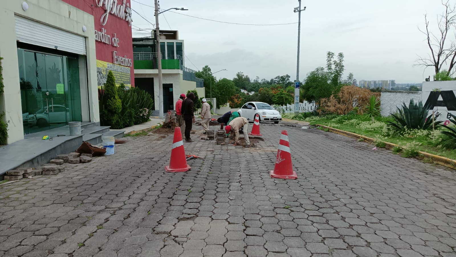 1691247777 381 Personal de Servicios Publicos realizo el bacheo de adocreto en