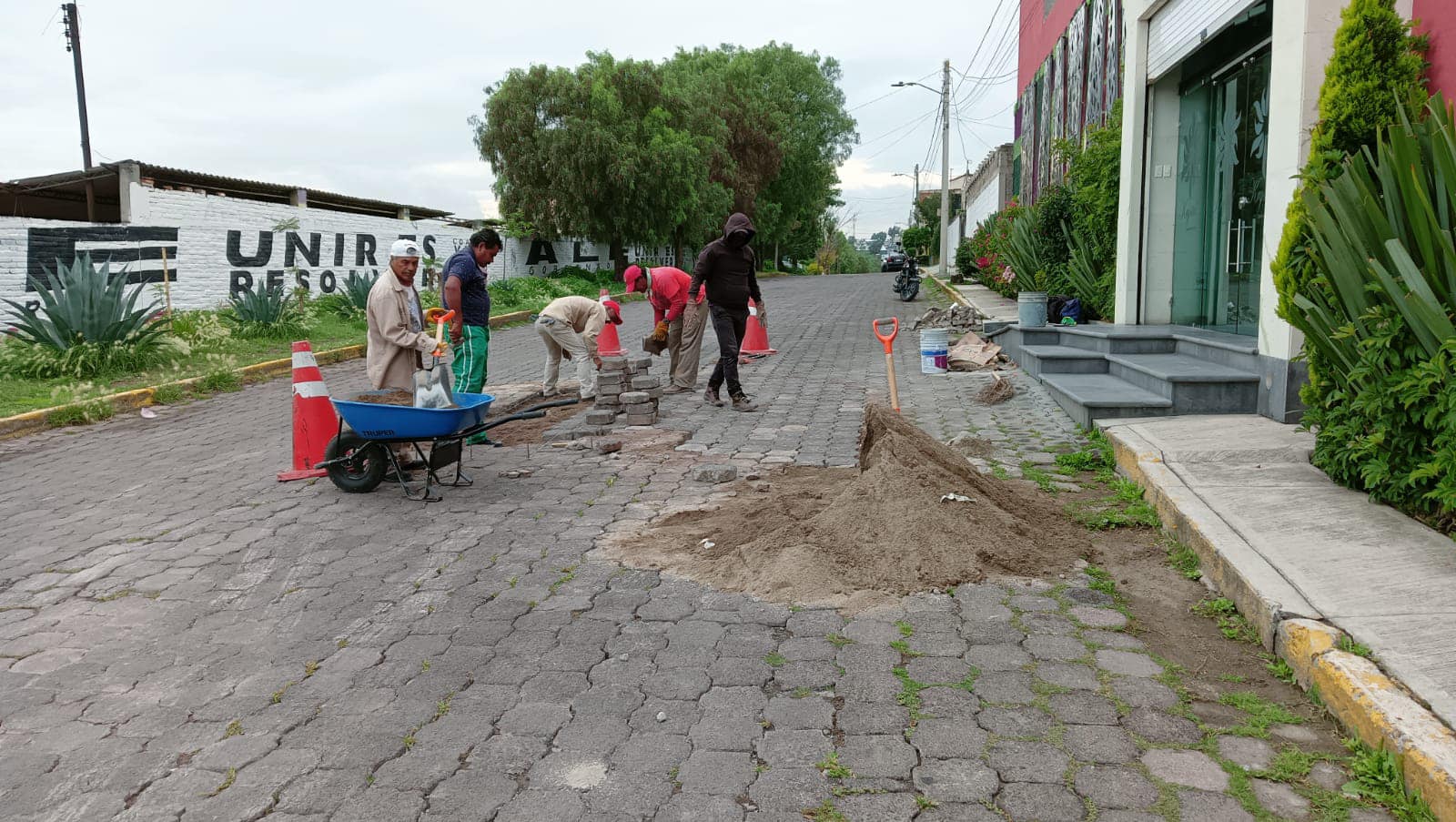 1691247781 744 Personal de Servicios Publicos realizo el bacheo de adocreto en