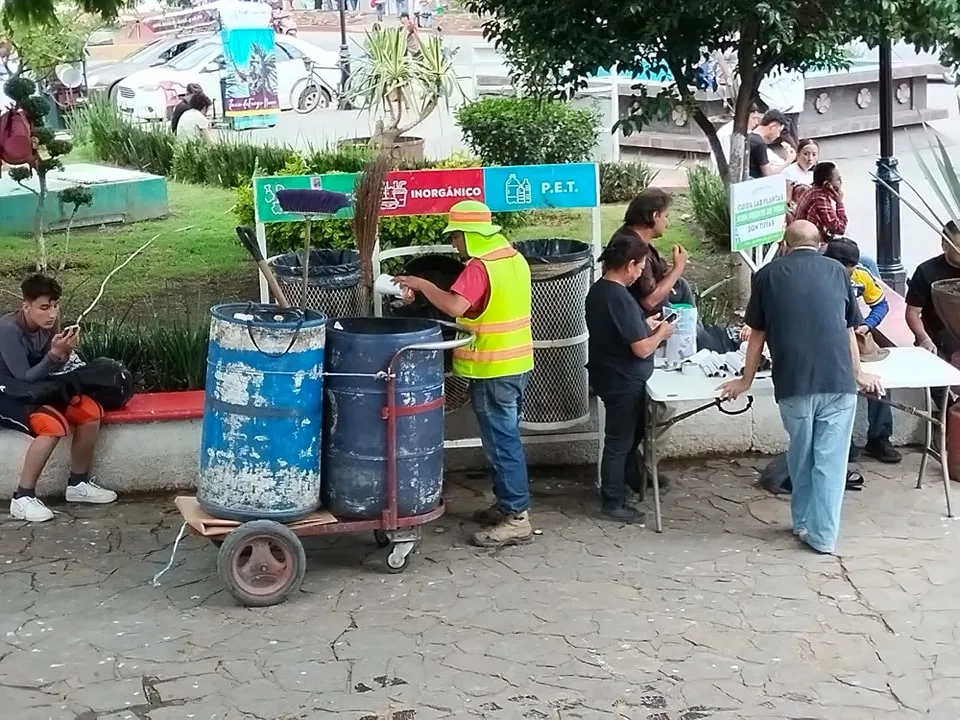 1691332329 Personal de parques y jardines limpia y recoleccion de residuos jpg