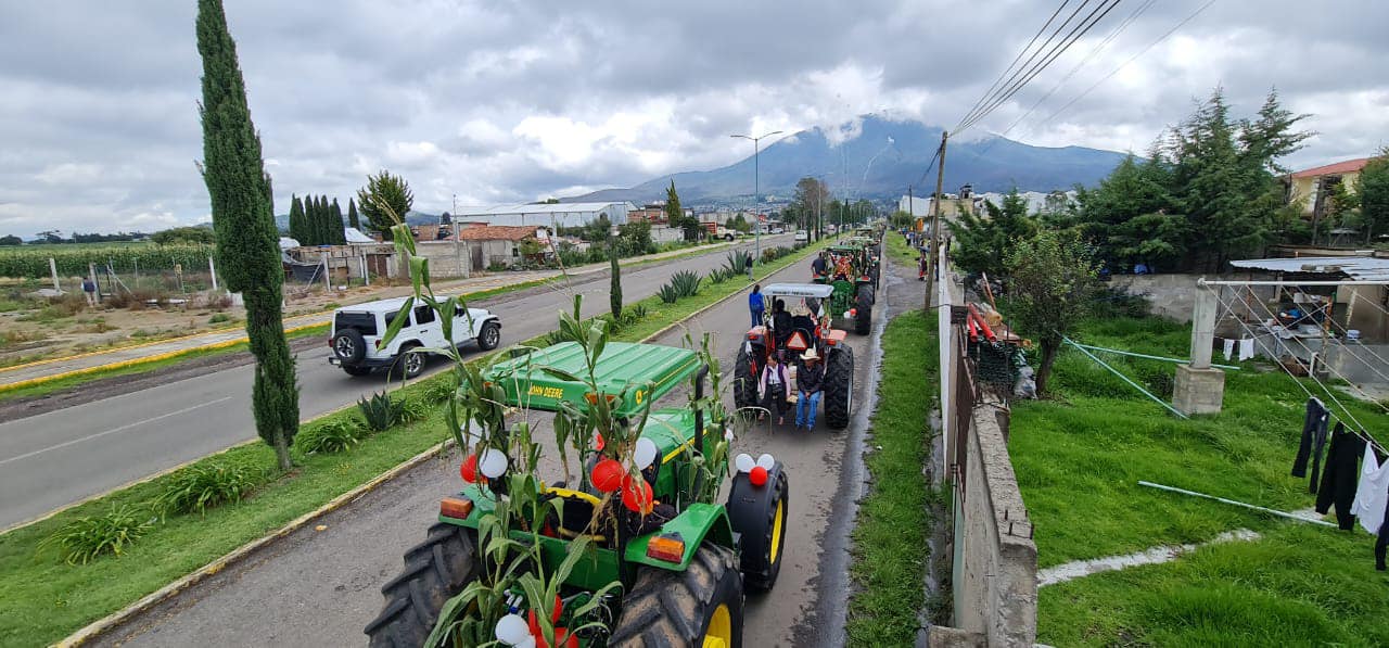 1691362600 776 Con jubilo esta manana se realizo la procesion de tractores