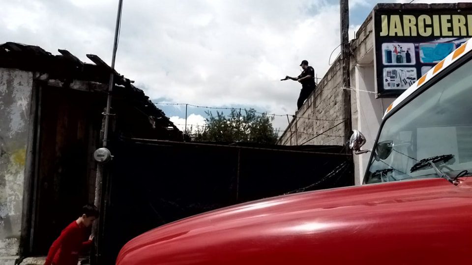 1691410880 422 ATIENDEN BOMBEROS INCENDIO