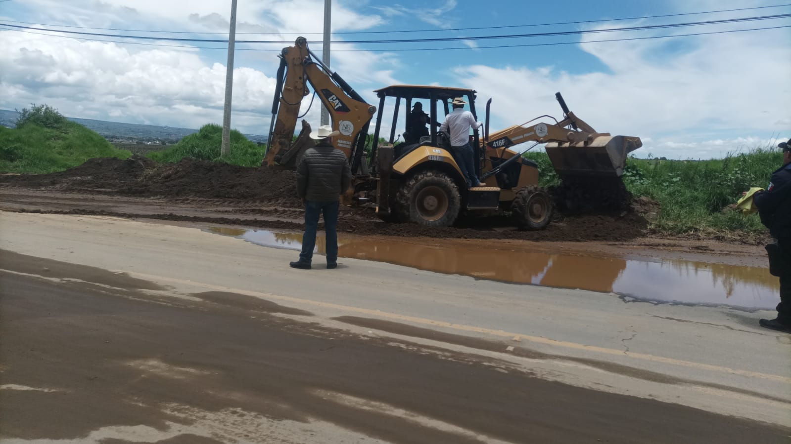 1691411886 687 HaceUnosMomentos Acudimos a la carretera Tenango Jajalpa para liberar la carre