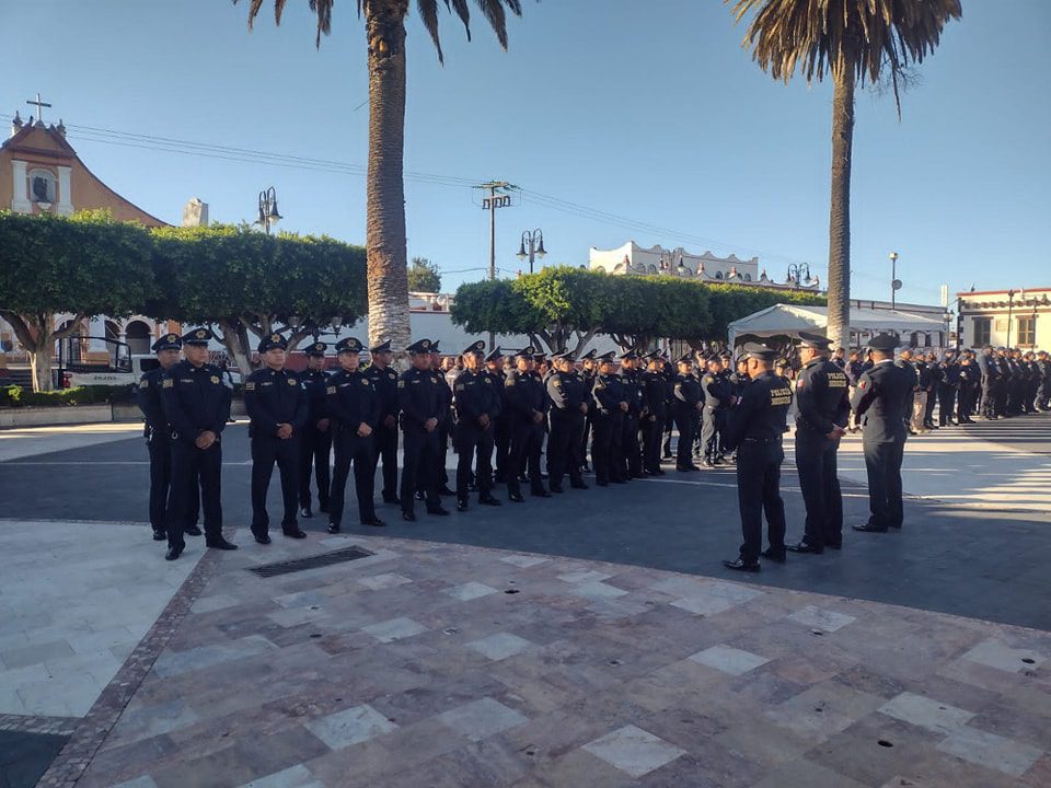 1691432694 998 POLICIAS DE ATLAUTLA PRESENTES EN EL IZAMIENTO DE BANDERA EN