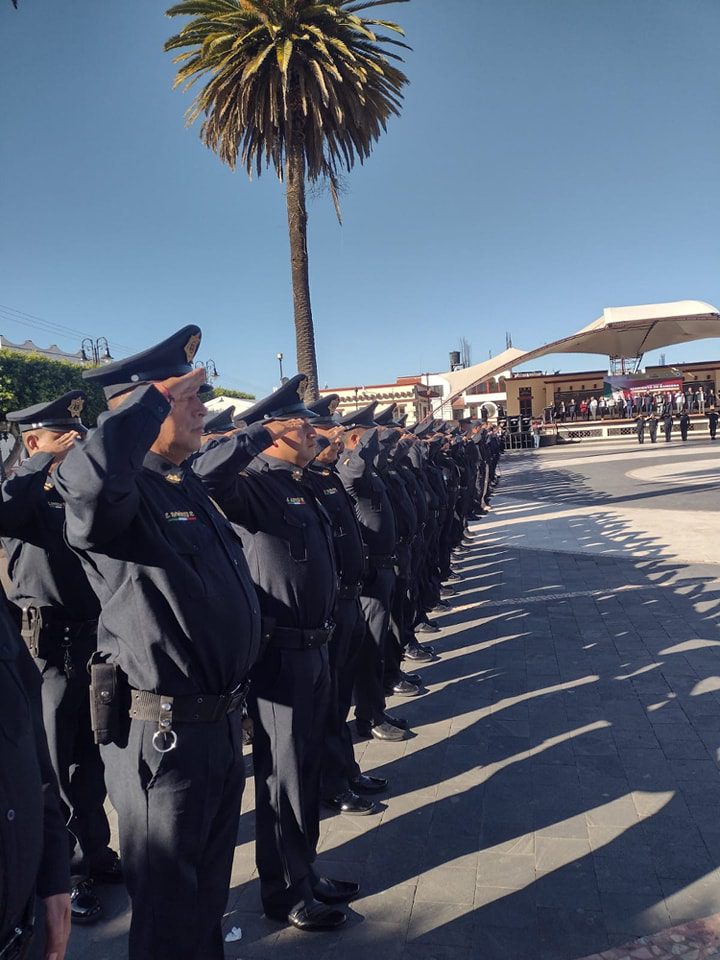 1691432710 509 POLICIAS DE ATLAUTLA PRESENTES EN EL IZAMIENTO DE BANDERA EN