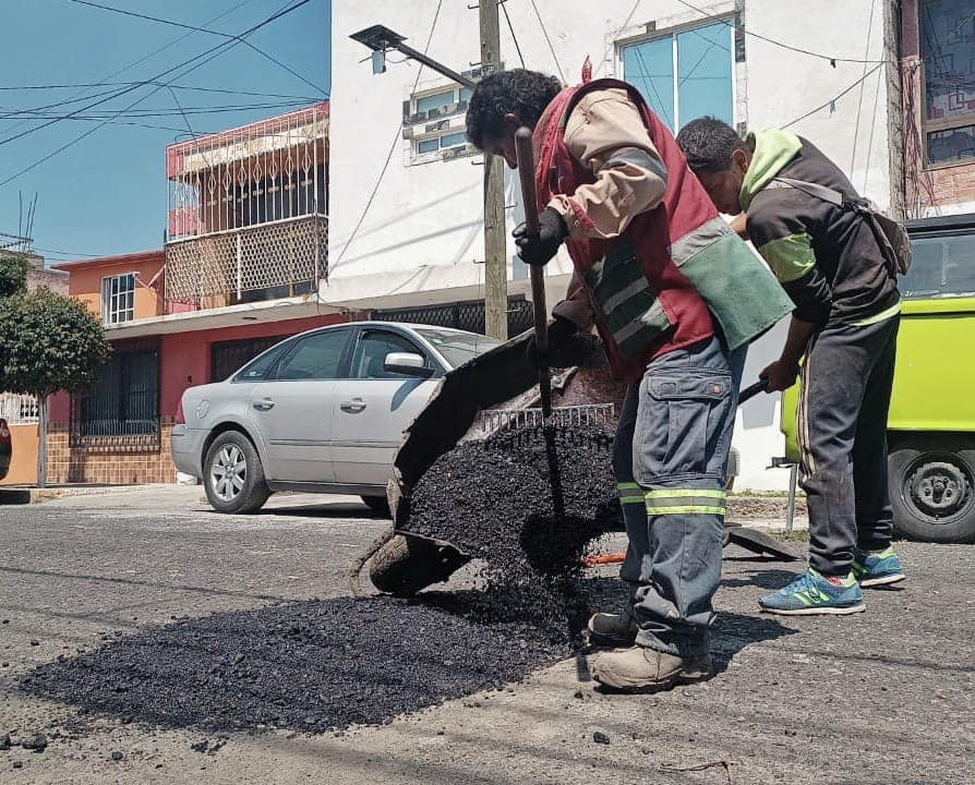 1691434414 307 ObrasPublicas Continuamos rehabilitando nuestras vialidades con trabajos de