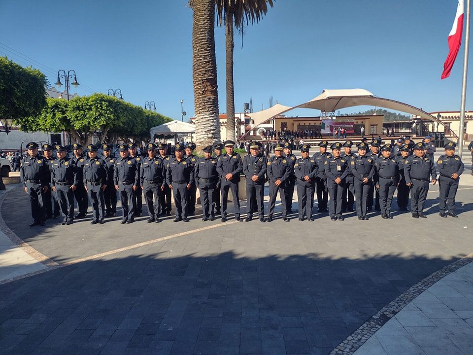 1691439953 89 POLICIAS DE ATLAUTLA PRESENTES EN EL IZAMIENTO DE BANDERA EN