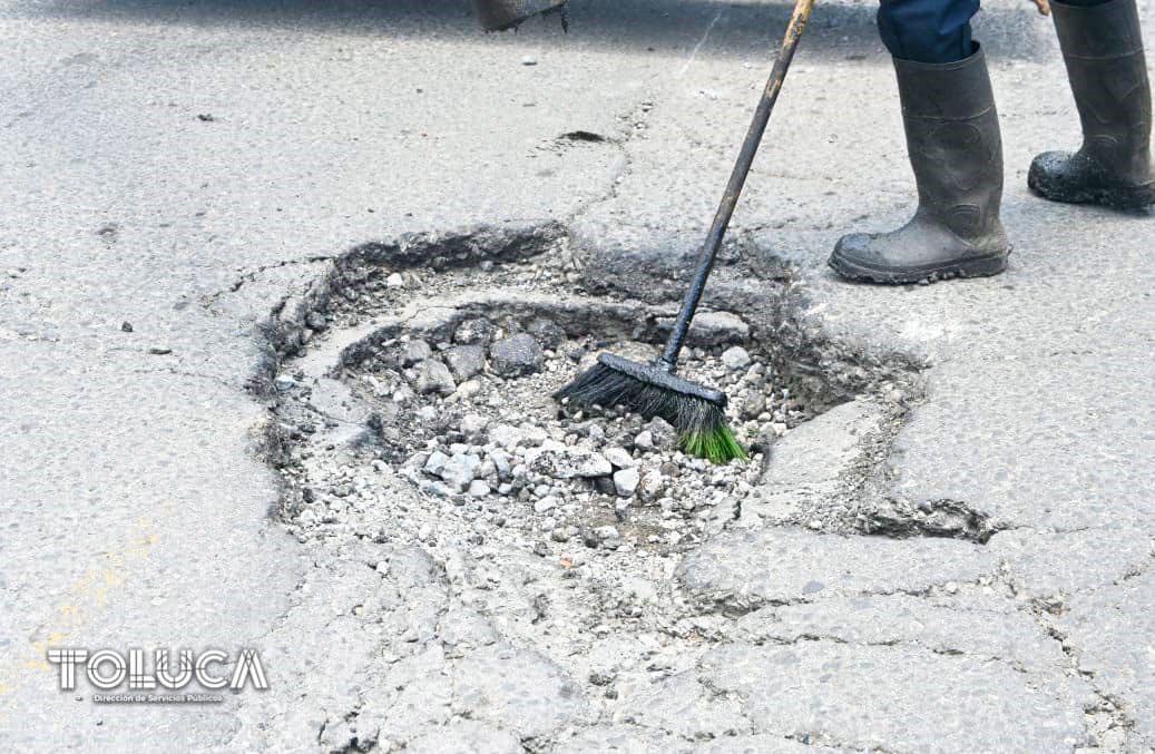 1691599307 809 ¡Estamos avanzando en el bacheo de las calles de Toluca