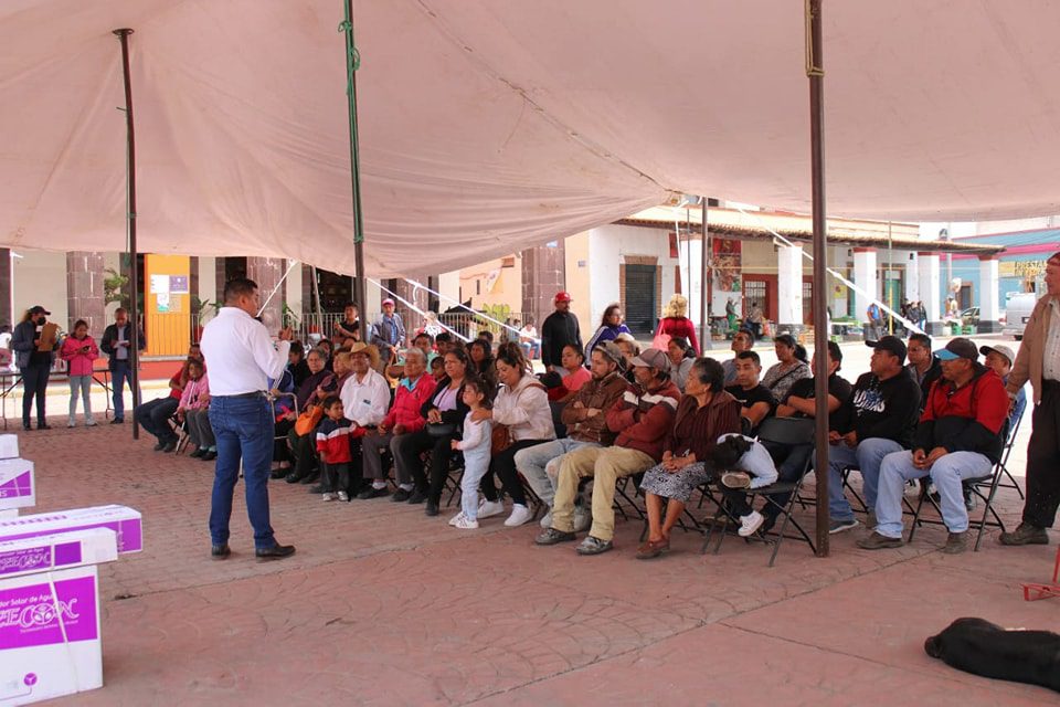 1691600177 138 Nuestro Presidente Municipal Hilarion Coronel Lemus hizo entrega de calentadores