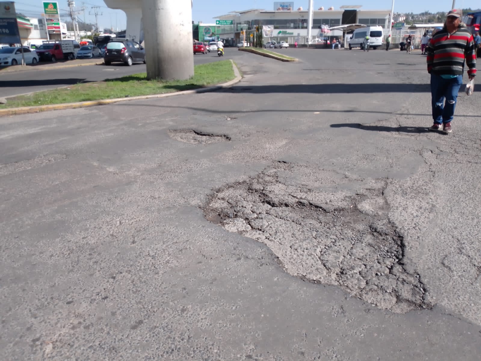 1691602017 697 Personal de ObrasPublicas realizaron trabajos de reparacion de baches en