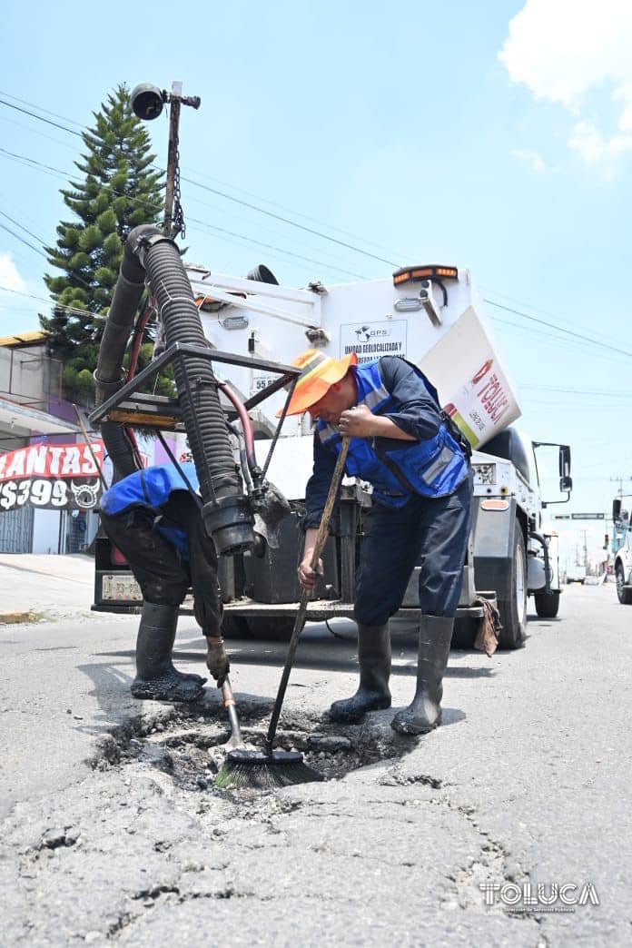 1691606582 645 ¡Estamos avanzando en el bacheo de las calles de Toluca