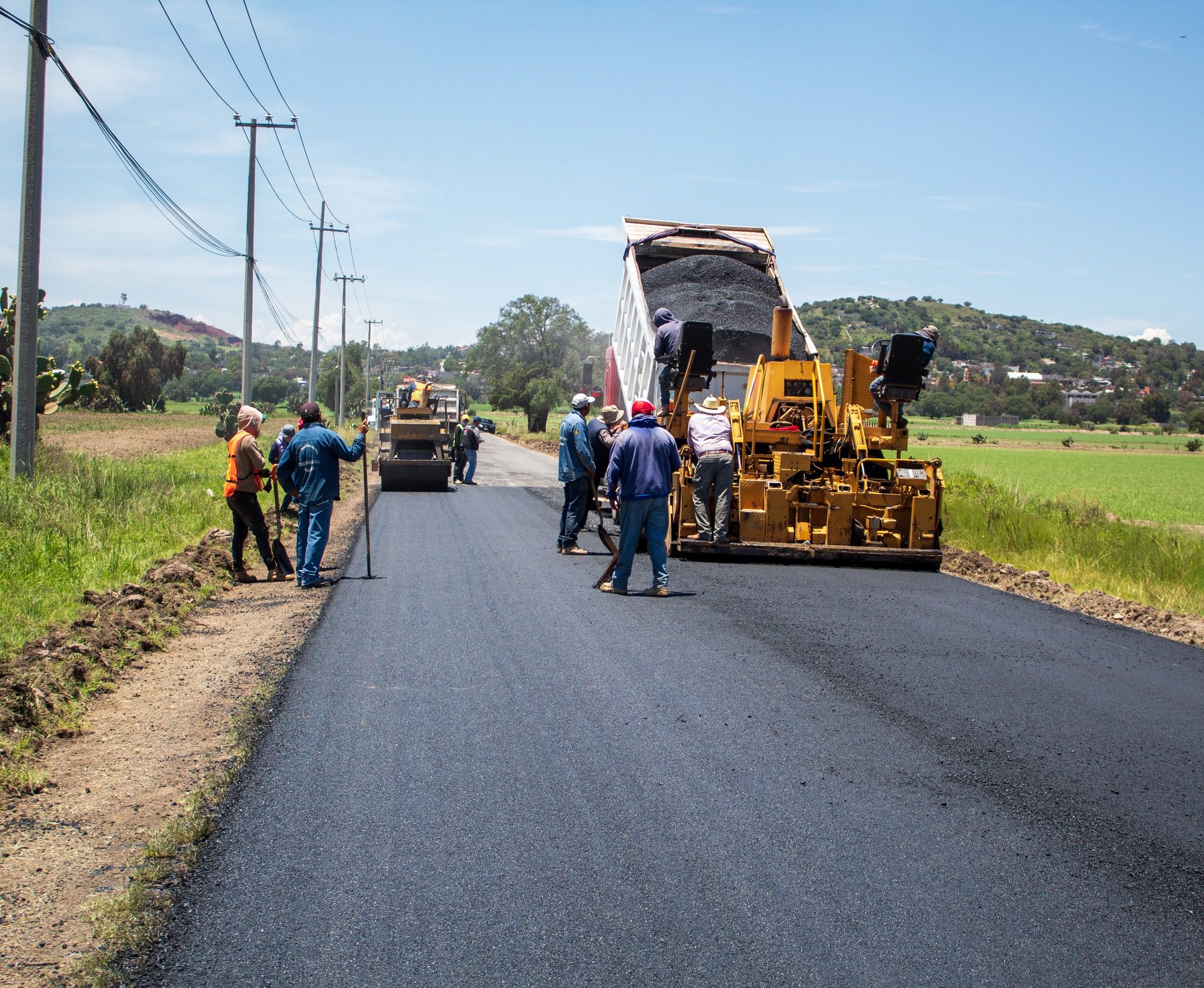 1691669662 235 ¡Nuevas mejoras viales en Nopaltepec En una accion conjunta entre