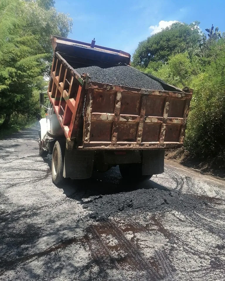 1692046351 Seguimos trabajando en el mejoramiento de caminos en esta ocasion jpg