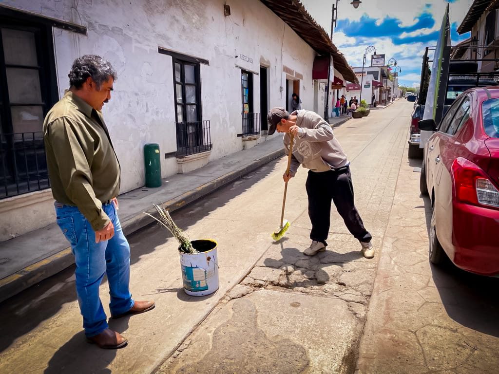 1692053579 156 En las calles de la cabecera municipal se estan realizando