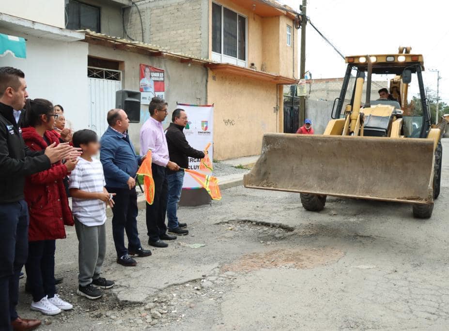 1692107343 37 Calle Juarez de SanLuisMextepec Iniciamos con el trabajo de pavimentacion