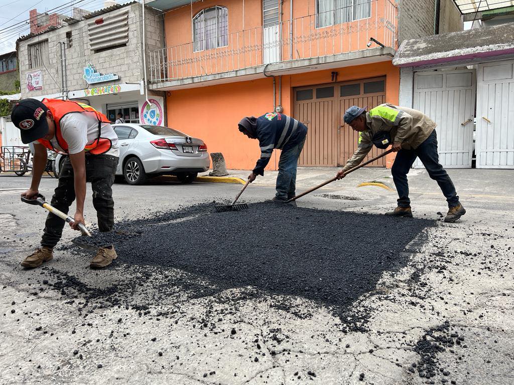 1692109849 73 INFRAESTRUCTURA Se realiza el bacheo en diversas vialidades del