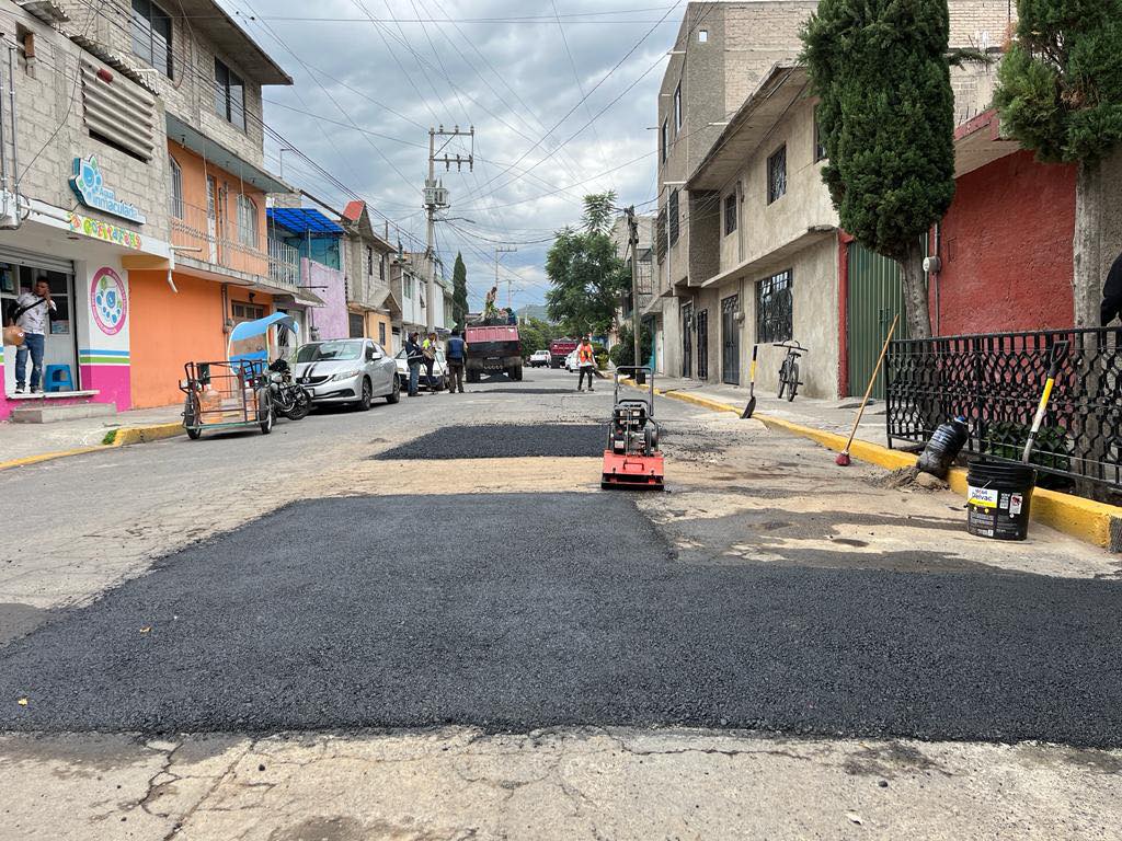 1692109859 712 INFRAESTRUCTURA Se realiza el bacheo en diversas vialidades del