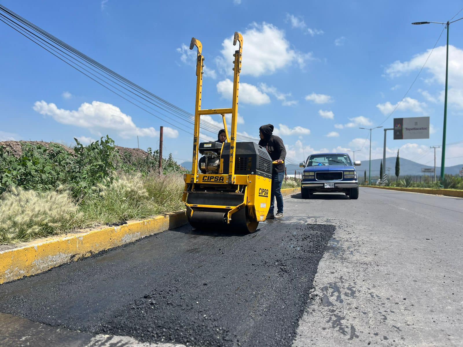 1692118601 650 Continuamos con el bacheo en nuestro Municipio Ismael Olivares Vazquez