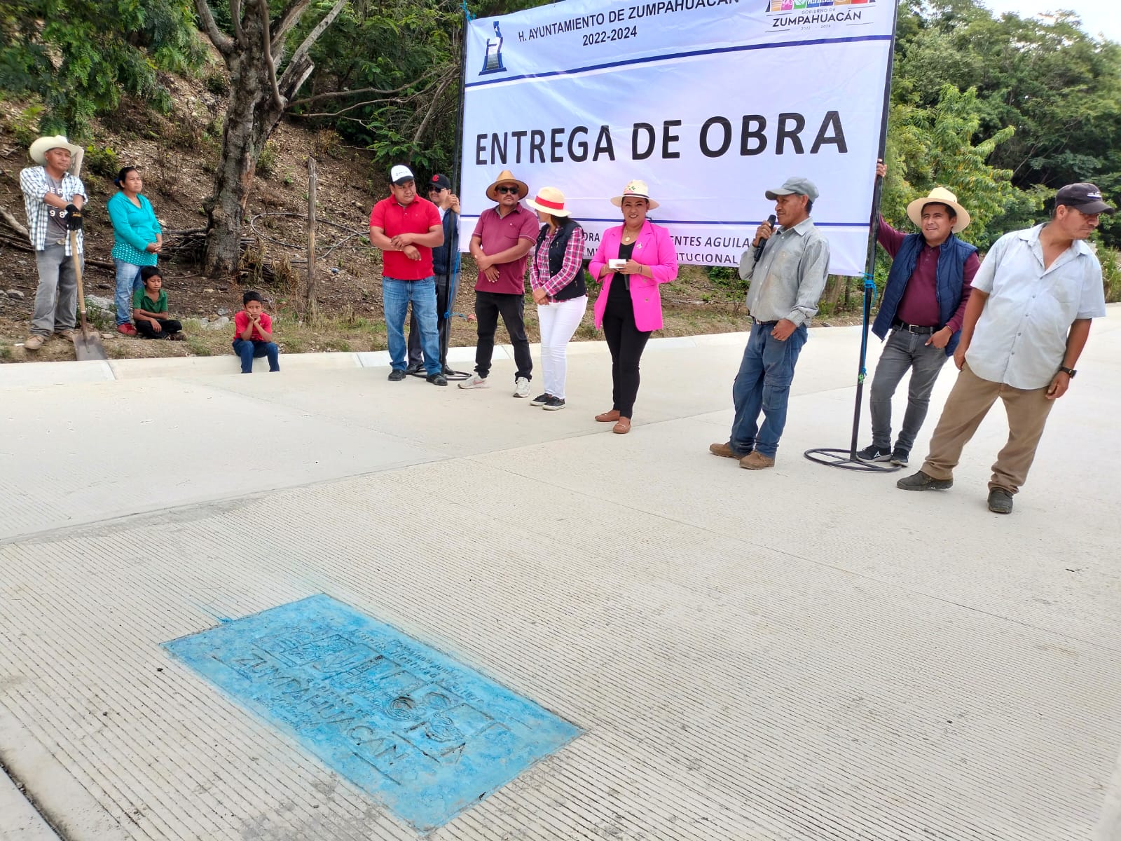 1692132712 699 La edil NoraAngelicaFuentesAguilar acompanada de su equipo de trabajo hizo