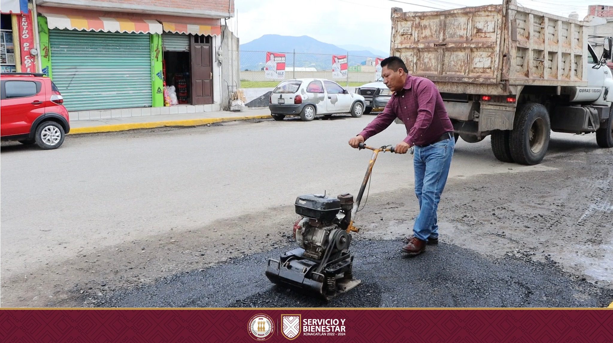 1692189458 928 Mediante nuestro programa de bacheo permanente renovamos las calles olvidadas