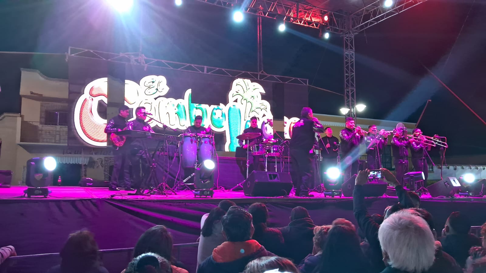 1692198482 213 ¡Con una gran asistencia la tradicional plaza civica de Nopaltepec