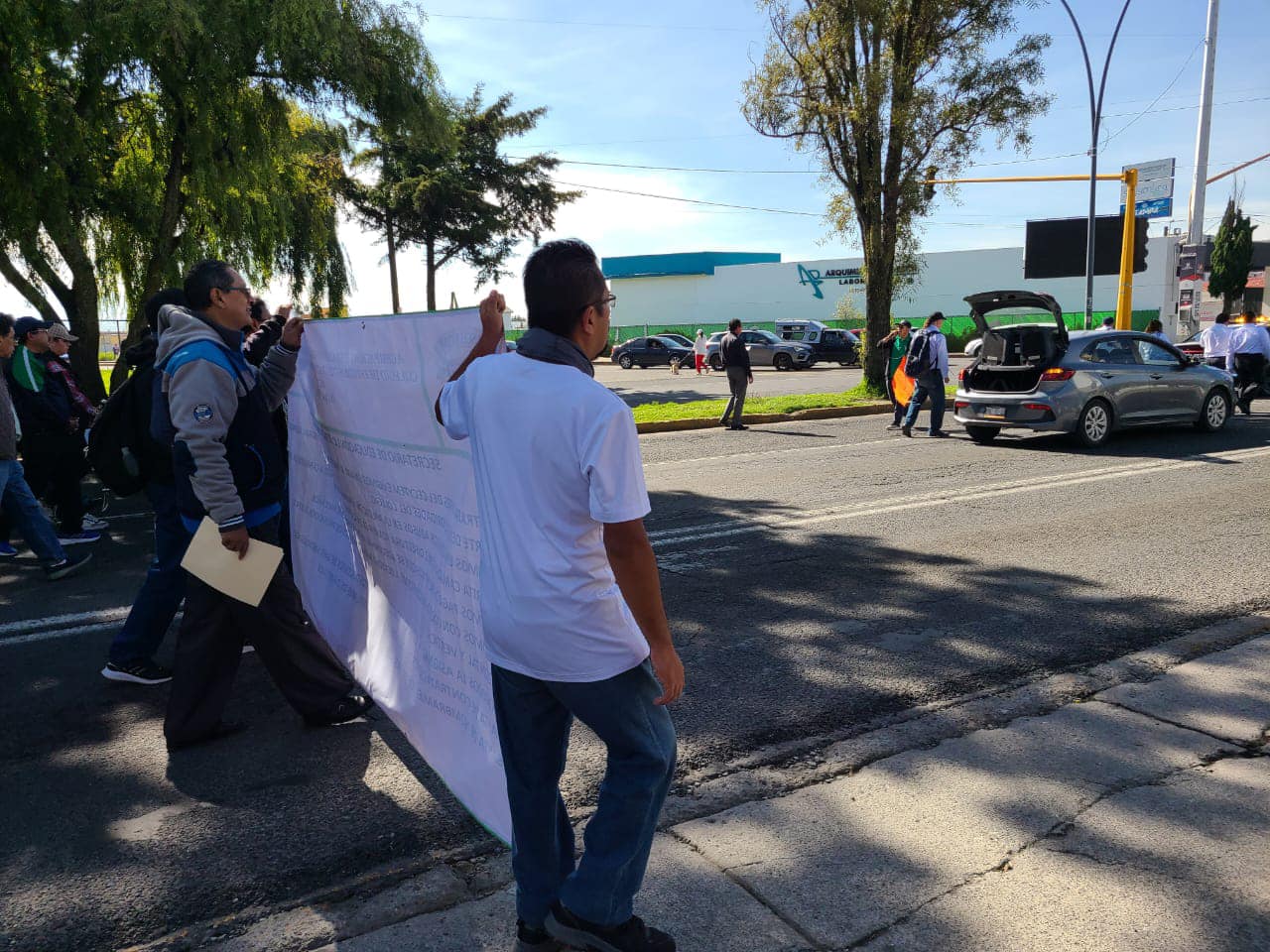 1692201272 172 Toma precaucion Manifestacion de maestros sobre Av Tecnologico con direccion