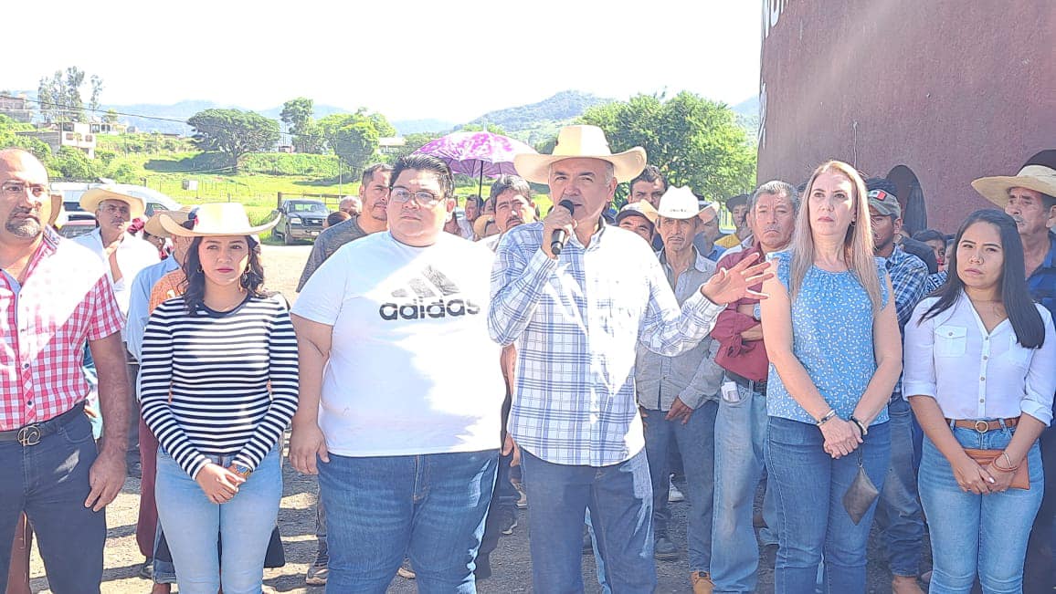 1692205105 El presidente Lic Rigoberto Lopez Rivera acompanado por integrantes de