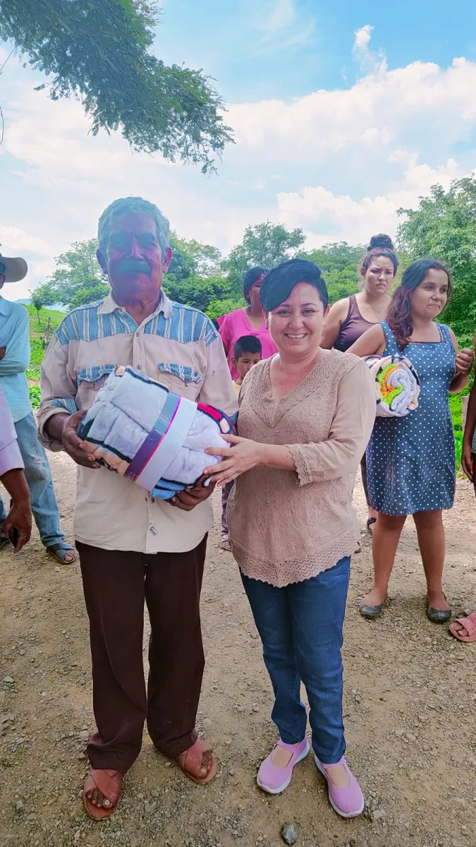 1692226421 Entrega de Cobertores en Zonas de Alta Marginacion La Presidenta