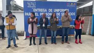 1692289579 Entrega de uniformes para el personal de servicios publicos