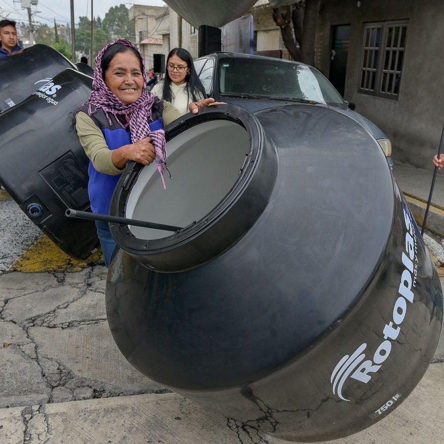 1692289779 219 Continua la entrega de tinacos en beneficio a familias atizapenses