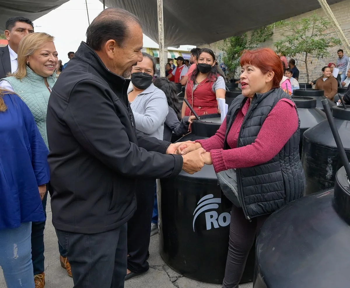 1692289799 Continua la entrega de tinacos en beneficio a familias atizapenses jpg