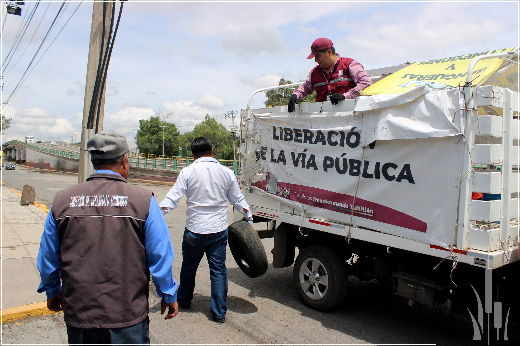 1692305583 876 SeguimosTransformandoTultitlan Realizamos el operativo CallesLibres de Bien