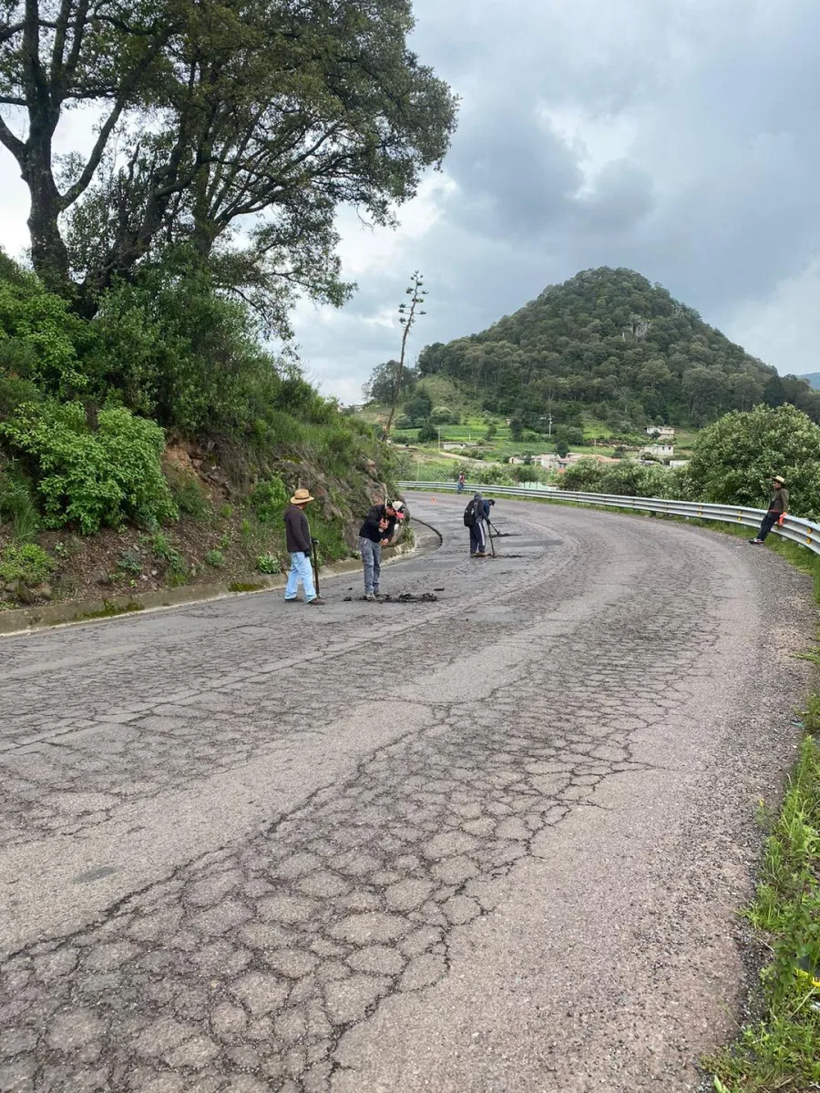 1692314461 261 Estamos realizando trabajos de bacheo a la altura de Laguna