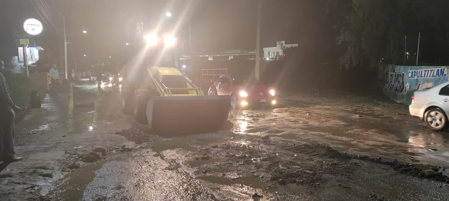 1692360417 650 Opdapas de Metepec retira lodo derivado de la lluvia que