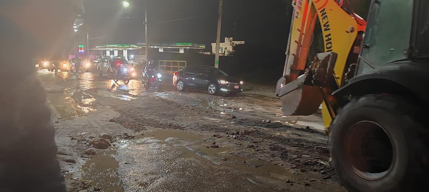 1692360448 Opdapas de Metepec retira lodo derivado de la lluvia que