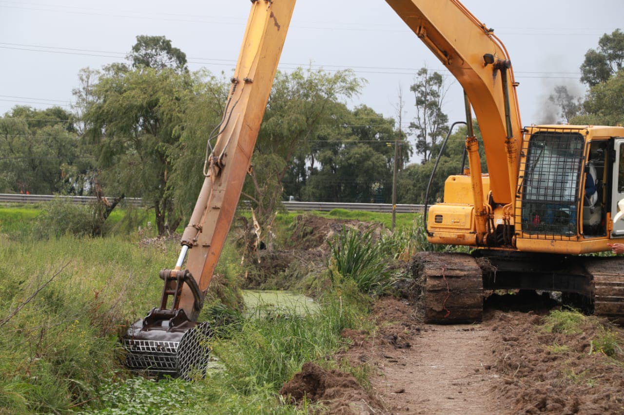 1692365210 573 Desasolvamos mas de 2 kilometros del canal de captacion de