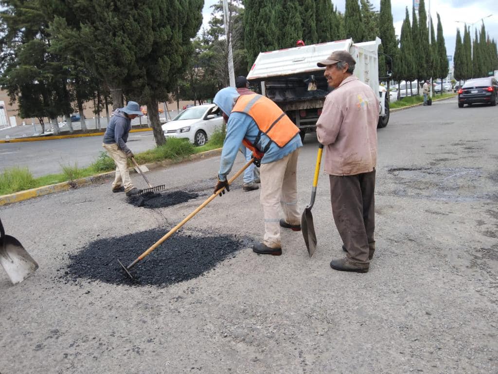 1692382175 689 Le estamos dando con todo a los baches Hoy la