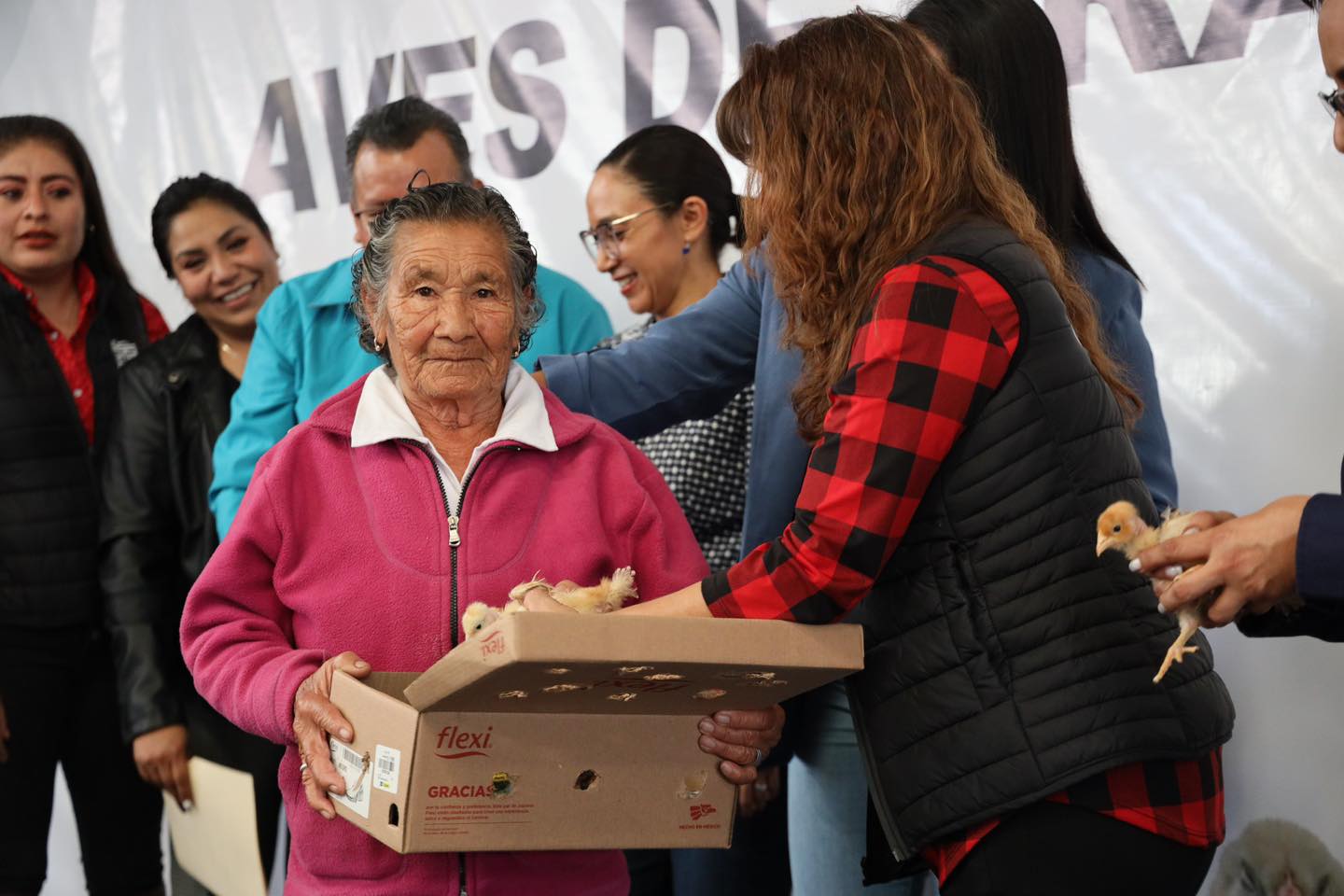 1692390176 196 ENTREGA DE AVES DE TRASPATIO Con la finalidad de