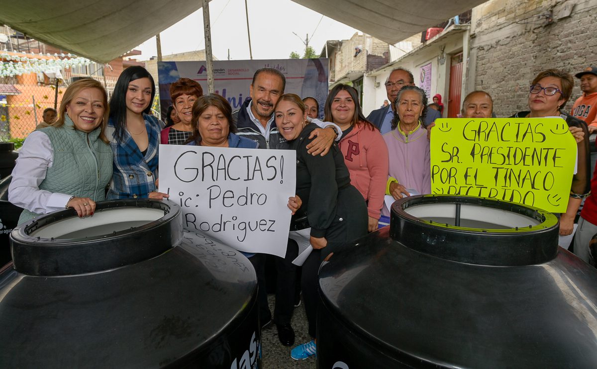 1692391089 396 Se llevo a cabo la entrega de tinacos a traves