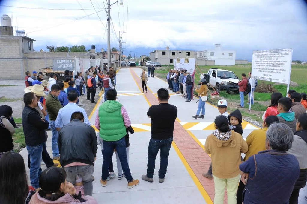 1692400816 El pavimento es una realidad en colonia Guadalupe Victoria entregamos jpg