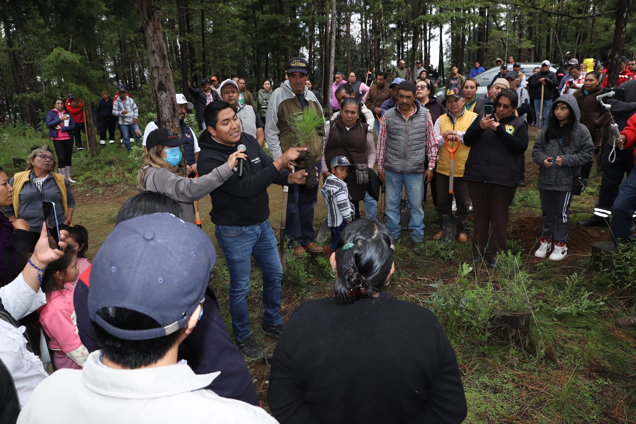 1692479117 36 Con una nutrida participacion de los vecinos del Los Cedros