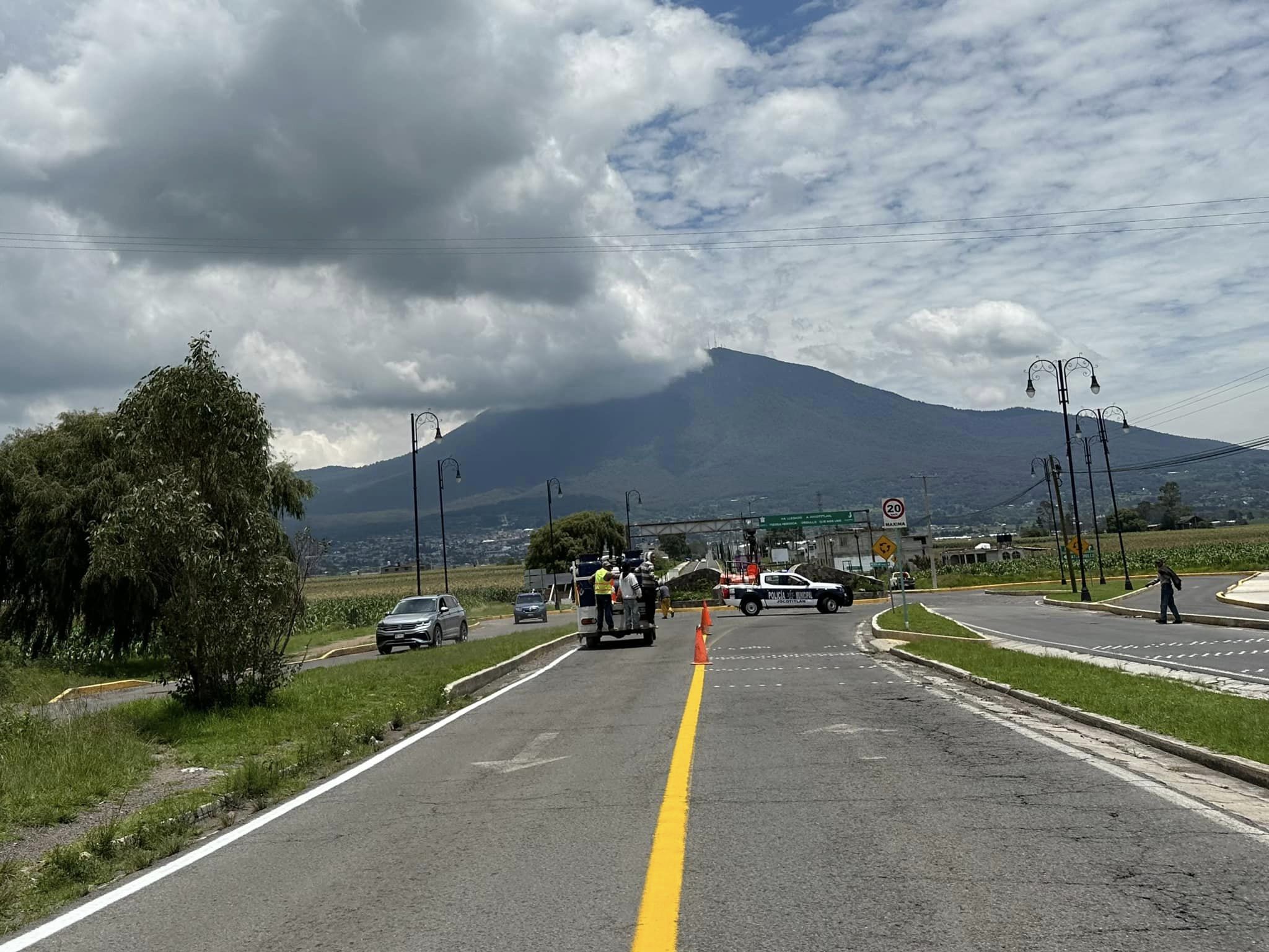 1692484004 578 Seguimos avanzando en el mantenimiento del Boulevard de acceso principal