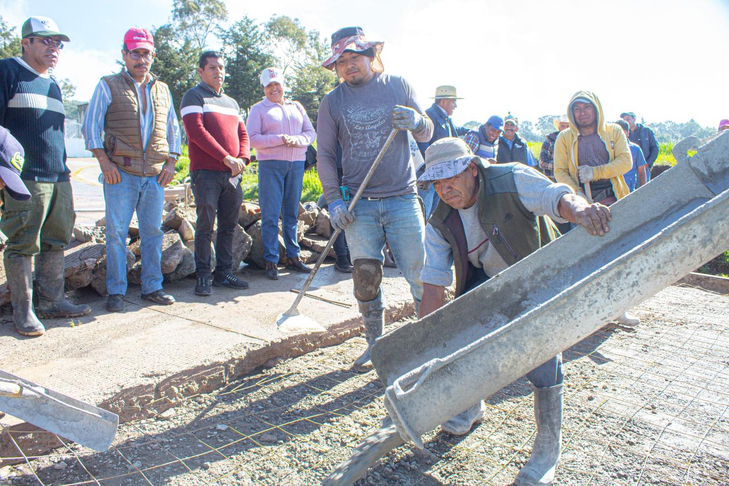 1692560454 485 Hoy en Caxboncuac dimos inicio a la construccion del concreto