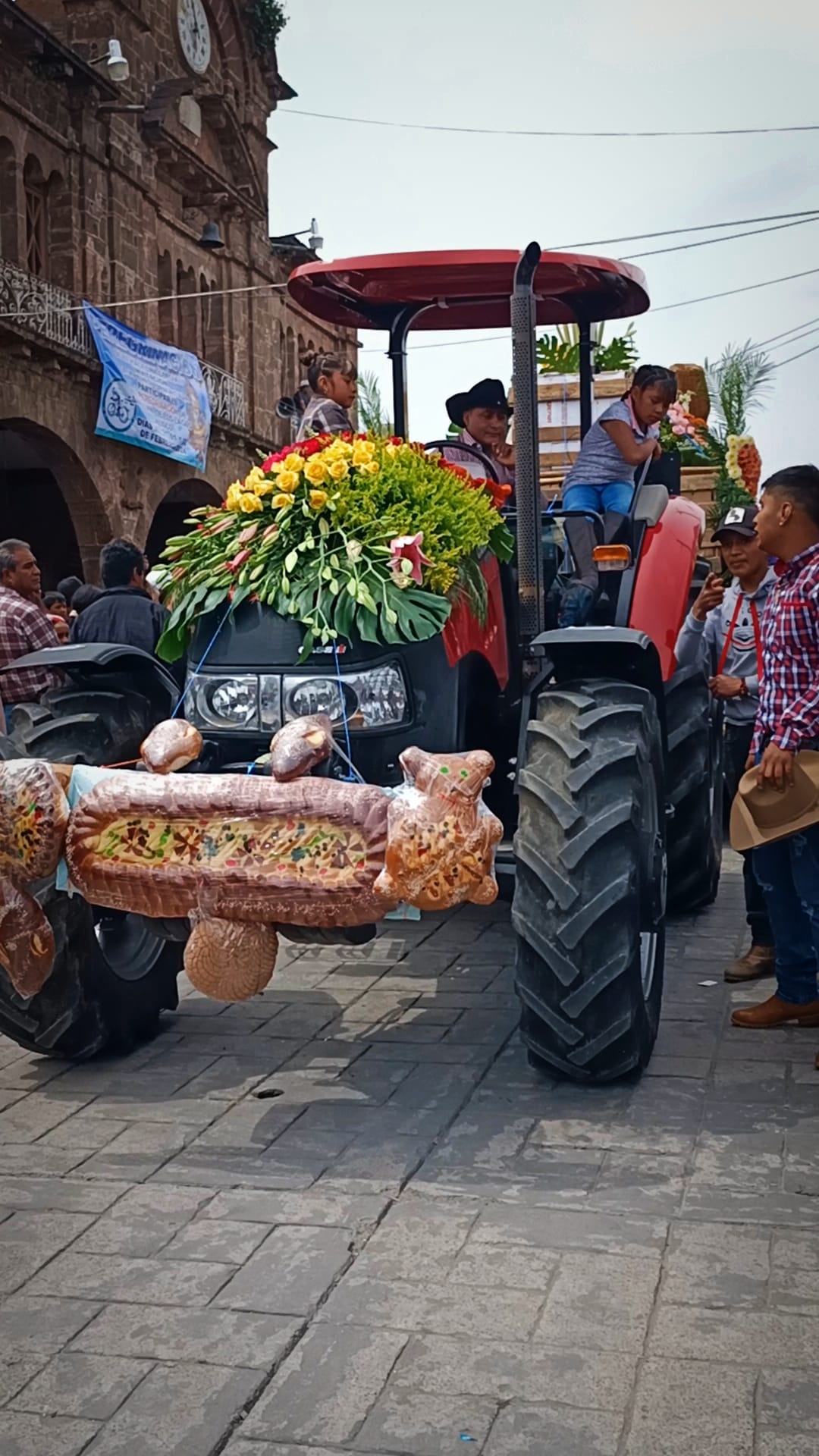 1692569734 391 Ya inicio el tradicional paseo Lluvia de Pan en honor