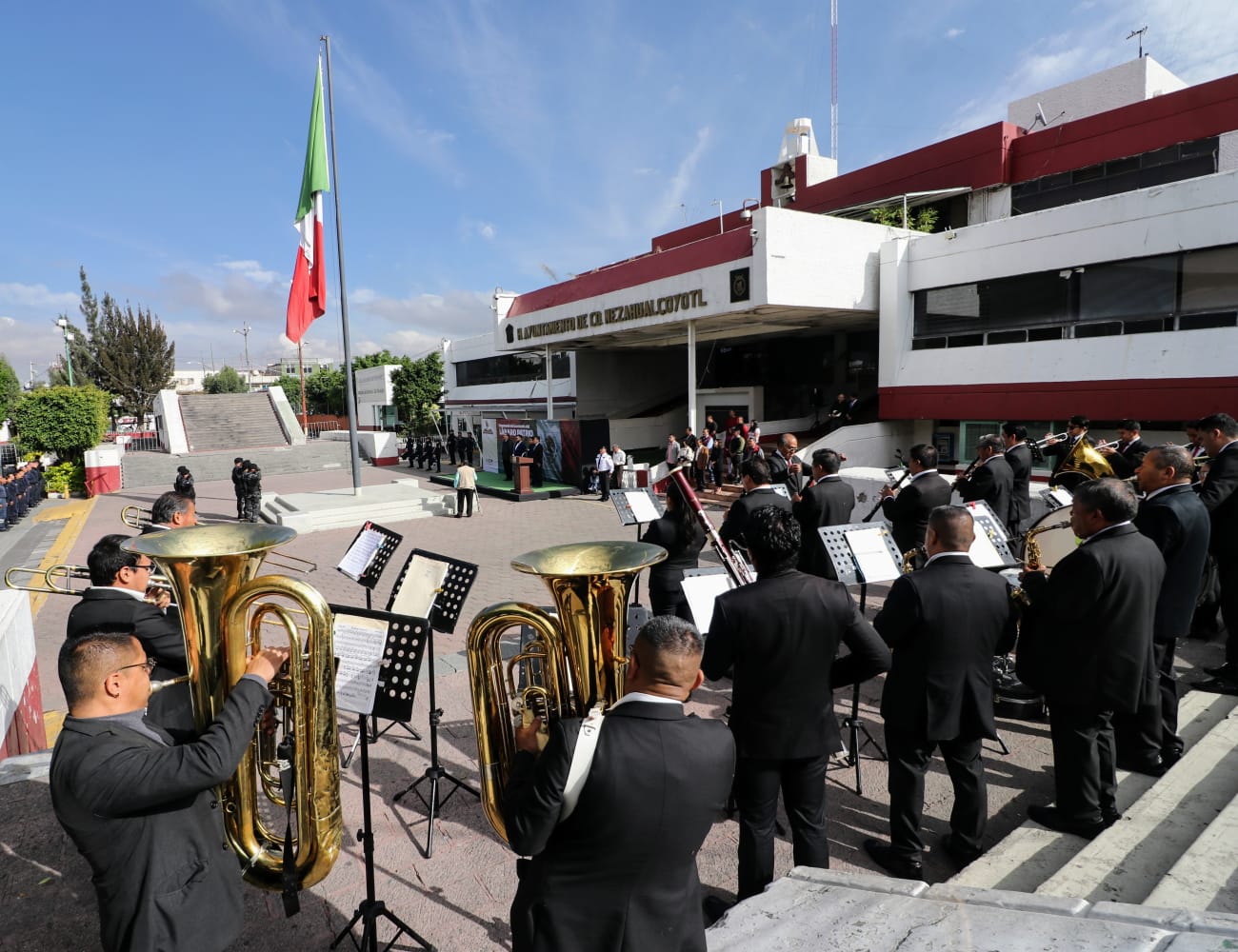 1692635346 608 CeremoniaDeIzamiento Con honor y decoro rendimos homenaje a nuestro