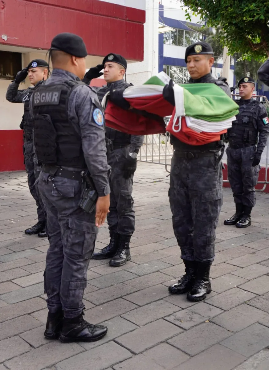 1692635355 947 CeremoniaDeIzamiento Con honor y decoro rendimos homenaje a nuestro